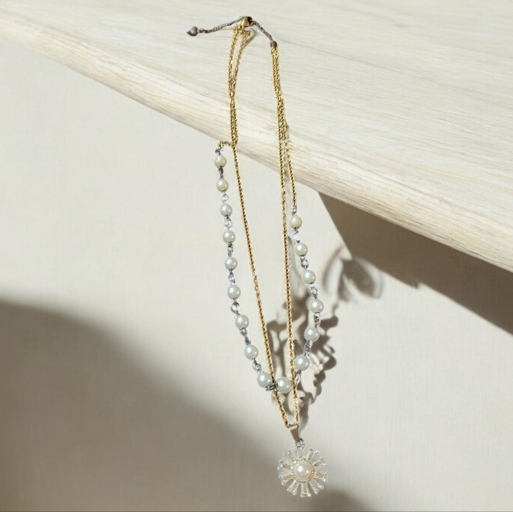 White pearl and gold Drape flower necklace